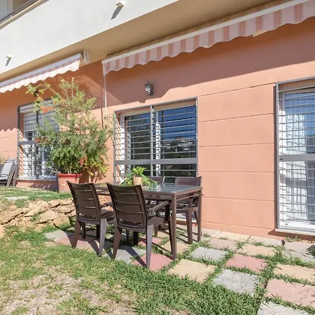 Apartment Lll
